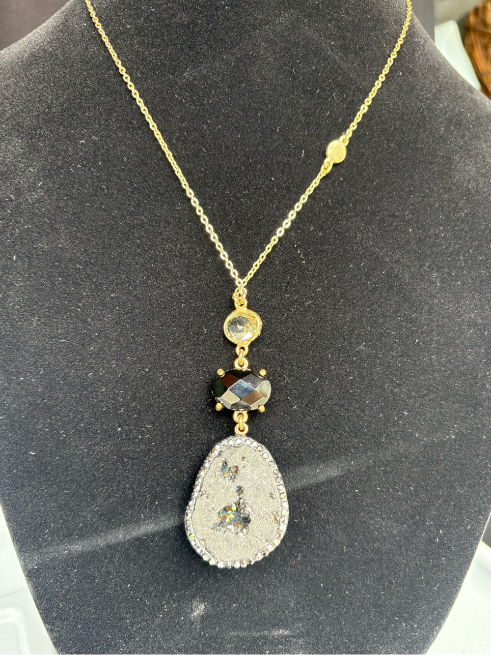 Elegant Black Pendant Necklace